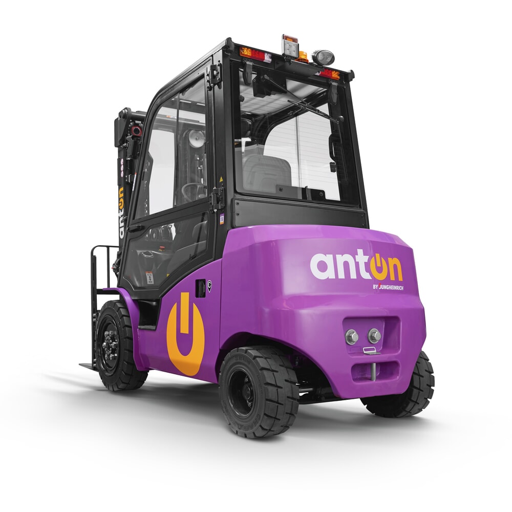 Produktbillede nr. 5: AntOn by Jungheinrich elektrisk gaffeltruck CBH 2.5 med tredobbelt-teleskop-mast, masthøjde 4.800 mm, bæreevne 2.500 kg, vejrbeskyttelseskabine Comfort, inkl. ekstern oplader 80 V, 60 A, CEE, 5-polet
